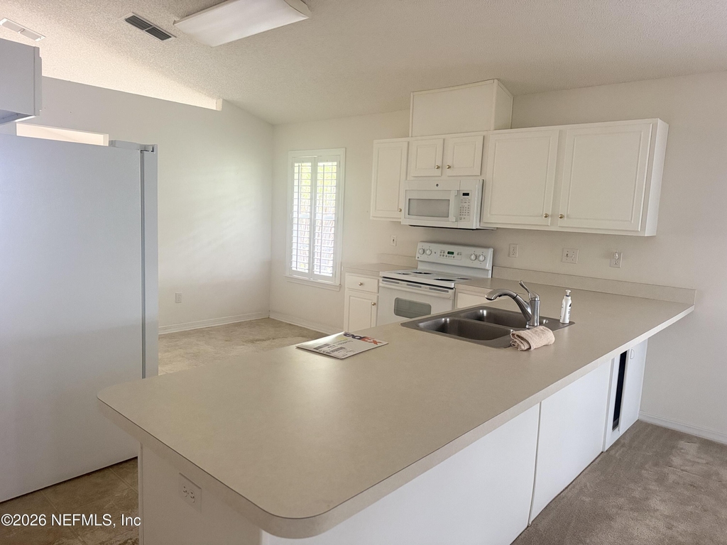 6275 Ironside Drive S - Photo 3