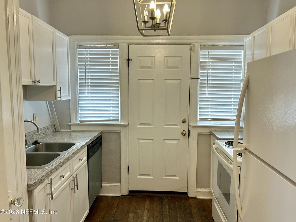 2504 Park Street - Photo 3