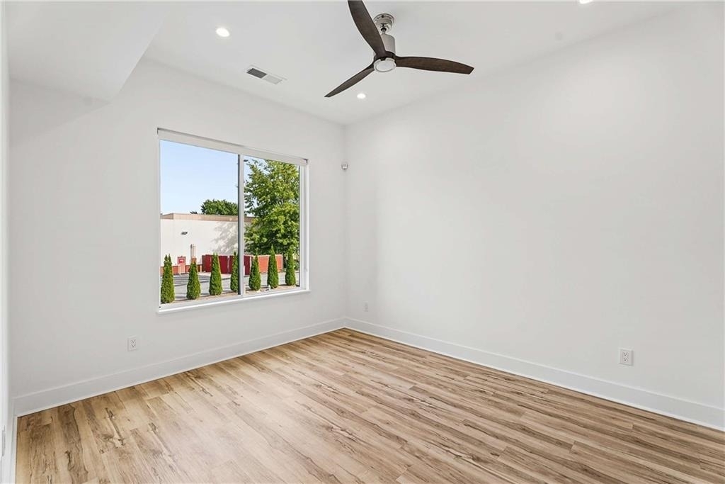 1155 Custer Avenue Se - Photo 15
