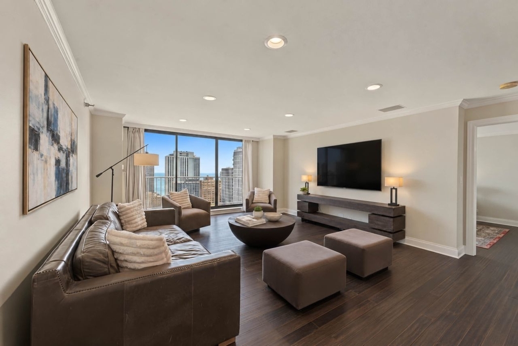 1250 N Dearborn Street - Photo 2