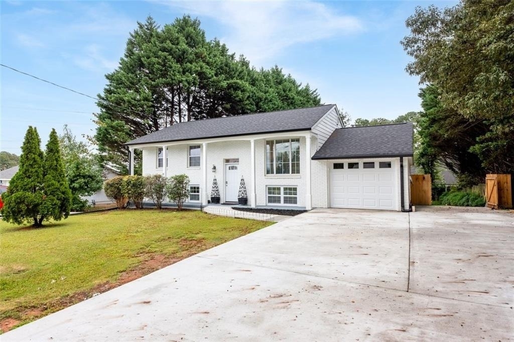 6216 Hayes Drive - Photo 2