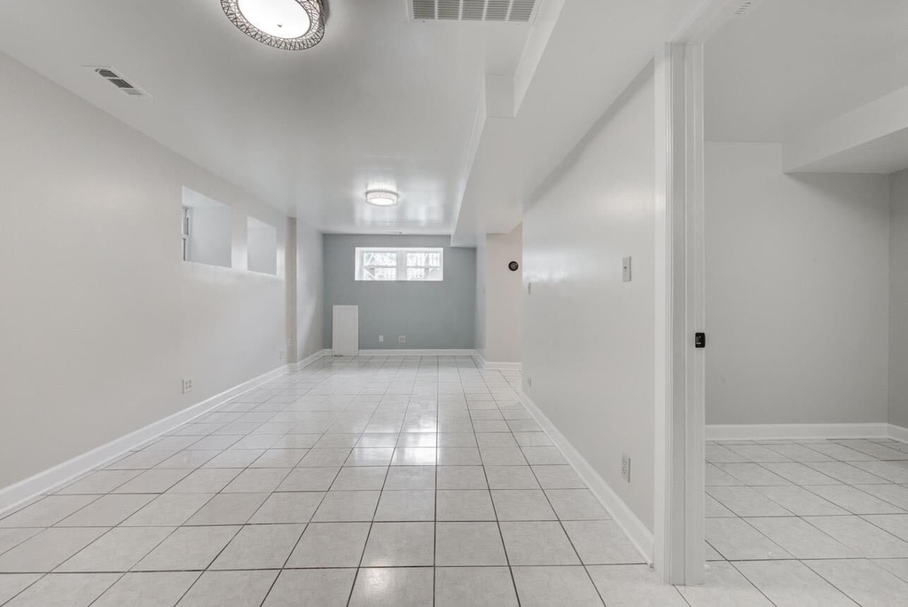 3637 W Oakdale Avenue - Photo 7