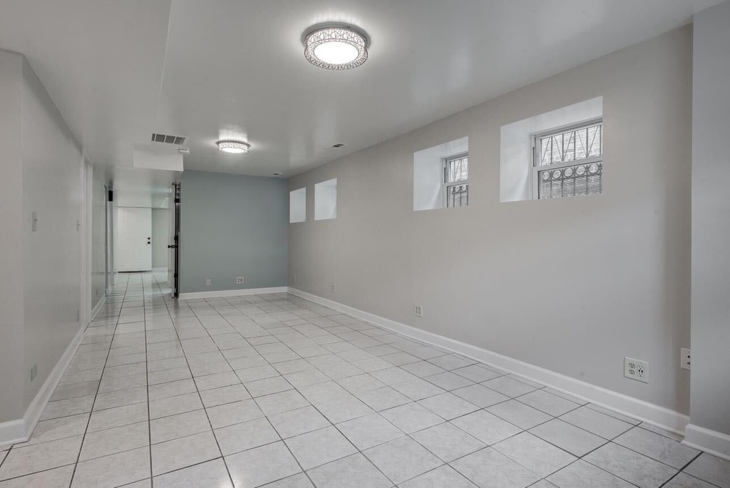 3637 W Oakdale Avenue - Photo 6