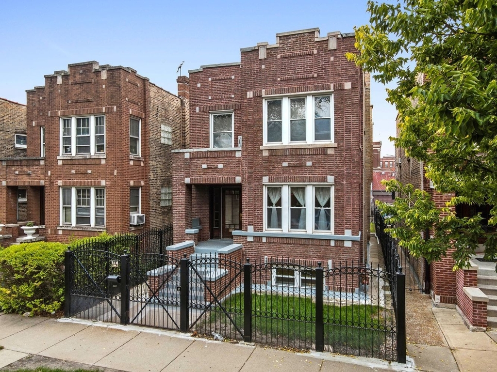 3637 W Oakdale Avenue - Photo 0