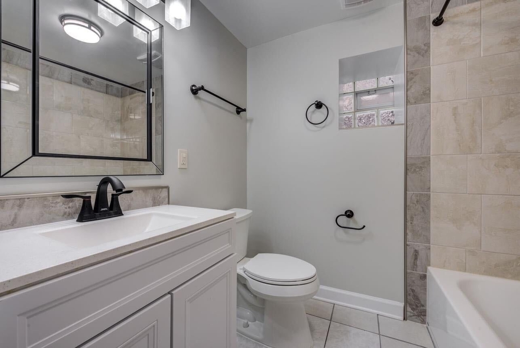 3637 W Oakdale Avenue - Photo 8