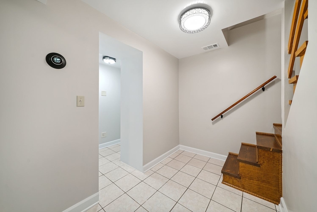 3637 W Oakdale Avenue - Photo 4