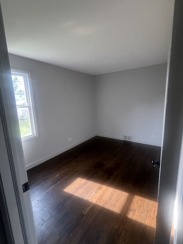 16750 Bulger Avenue - Photo 15