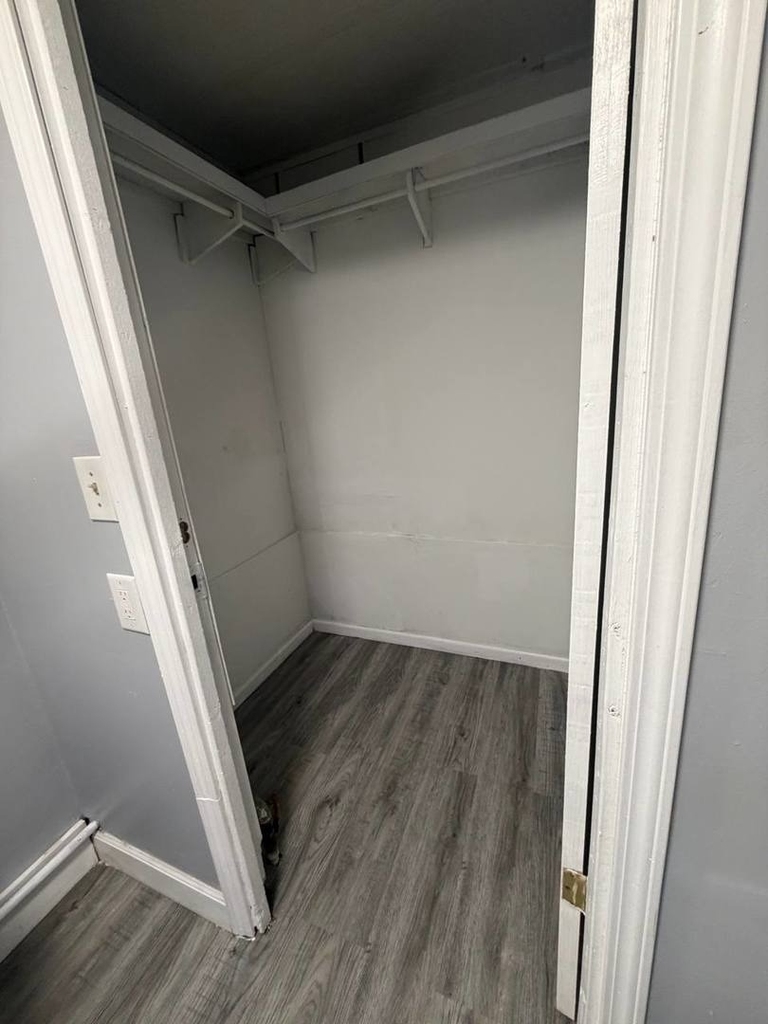2247 Astor Street - Photo 23