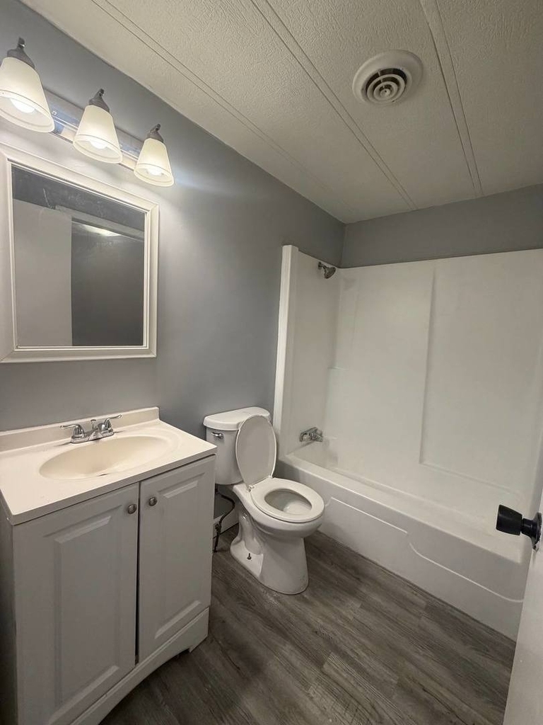 2247 Astor Street - Photo 26
