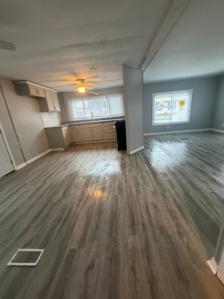 2247 Astor Street - Photo 3