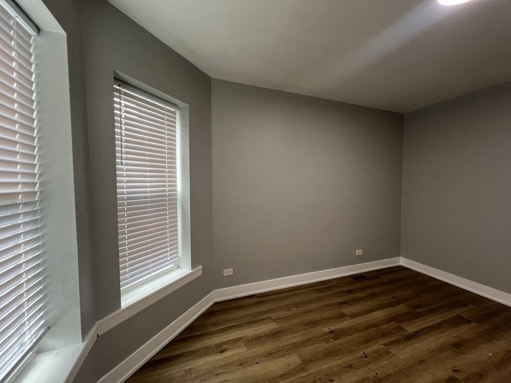6804 S Champlain Avenue - Photo 18