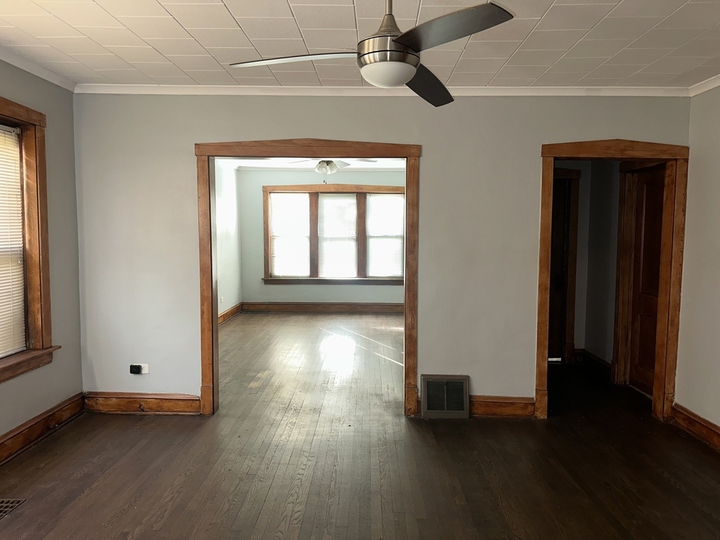 7609 S Perry Avenue - Photo 2