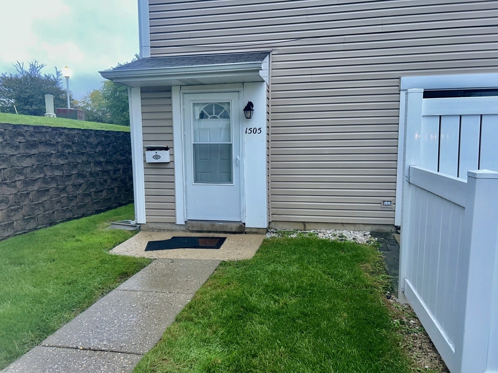 1505 Cornell Court - Photo 2
