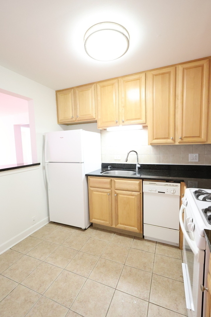 677 S River Road - Photo 4