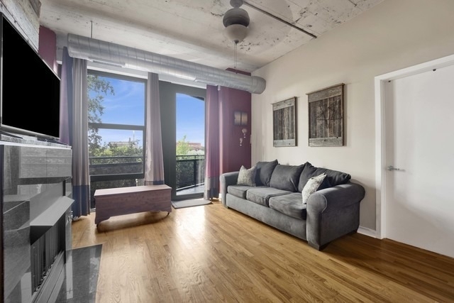 1071 W 15th Street - Photo 2