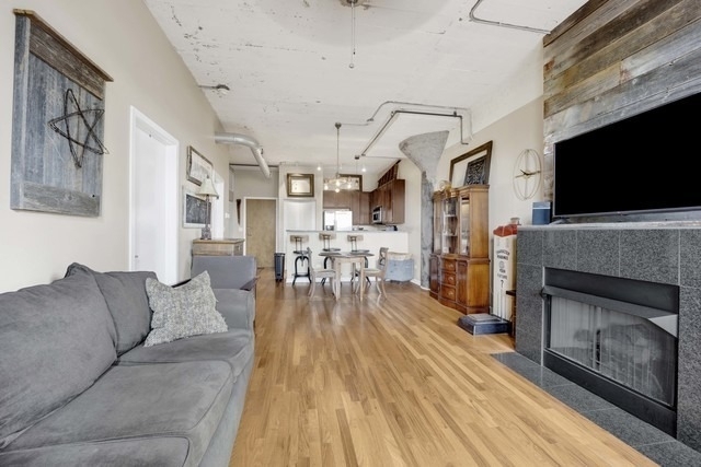 1071 W 15th Street - Photo 3