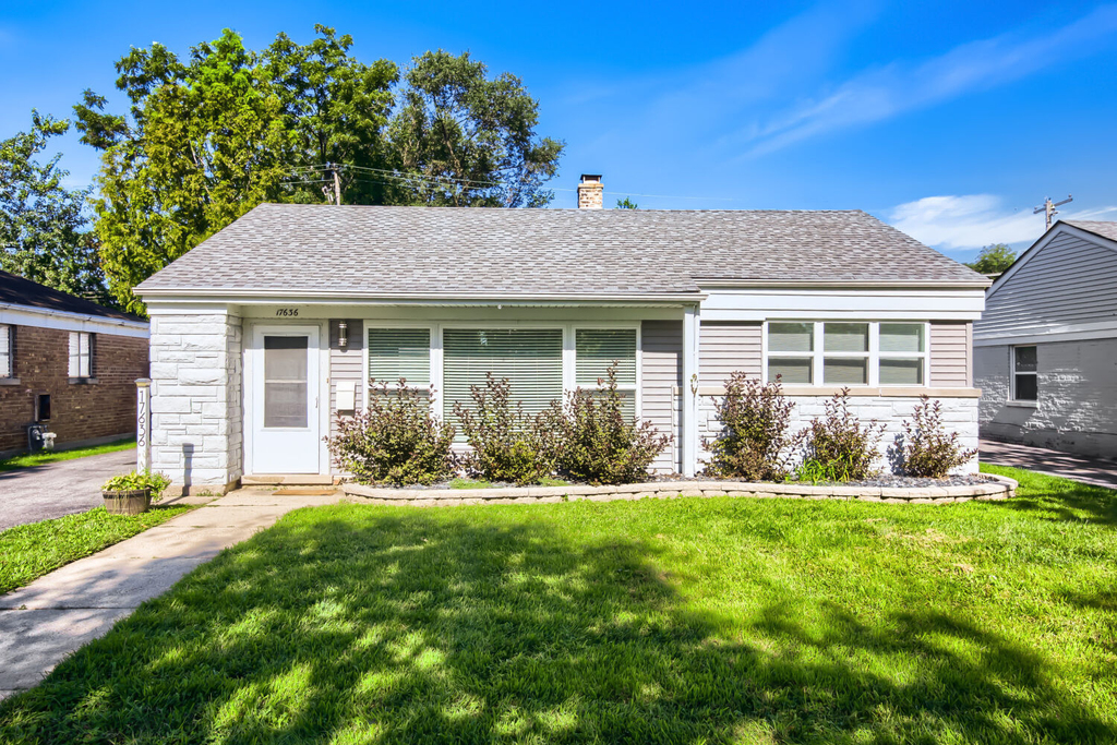 17636 Dixie Highway - Photo 1