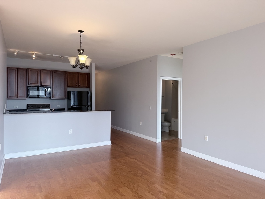 1235 S Prairie Avenue - Photo 3