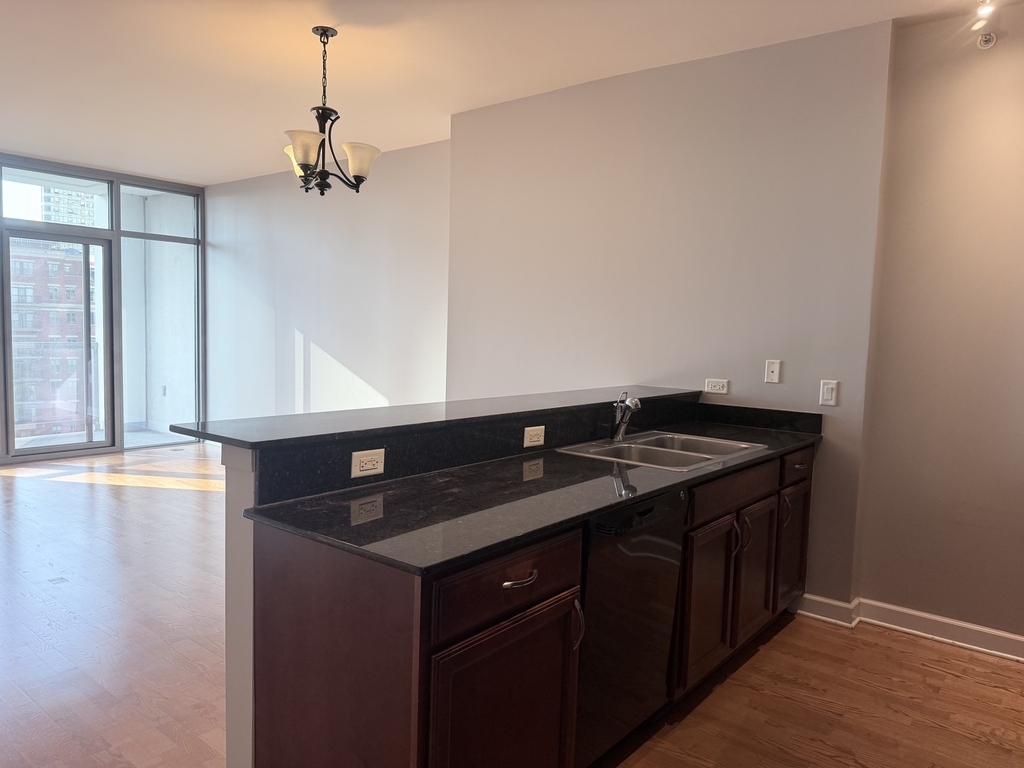 1235 S Prairie Avenue - Photo 5