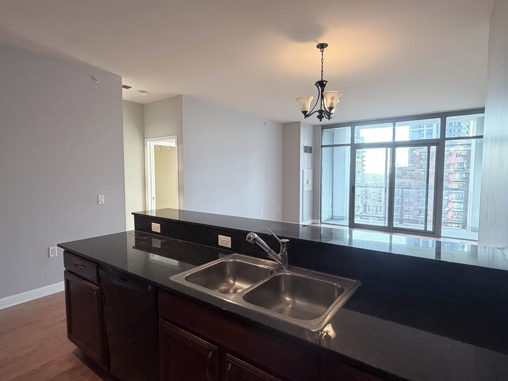 1235 S Prairie Avenue - Photo 7