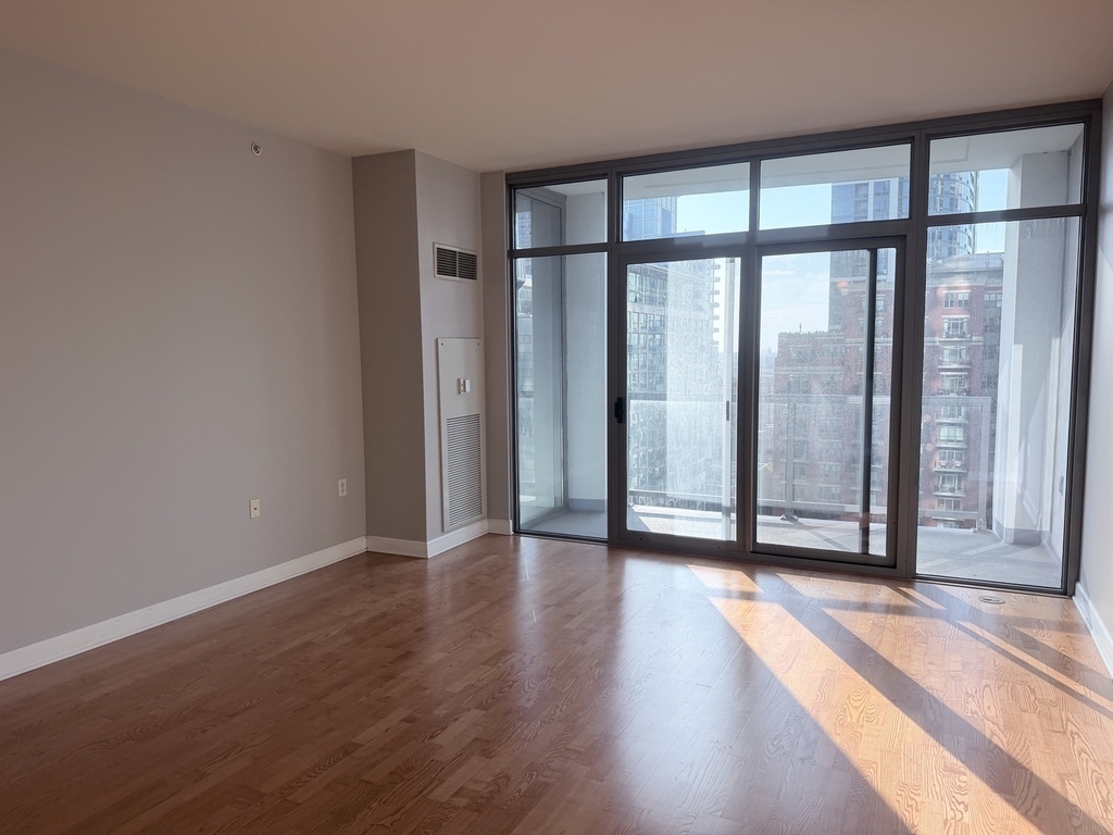 1235 S Prairie Avenue - Photo 1
