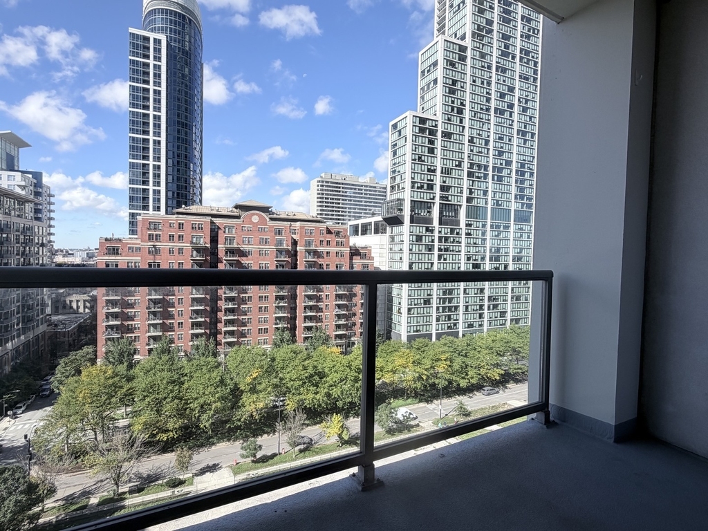 1235 S Prairie Avenue - Photo 15