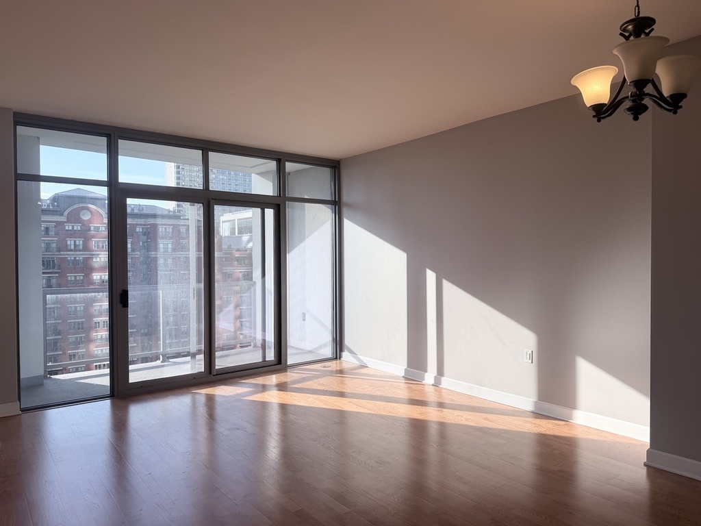 1235 S Prairie Avenue - Photo 2