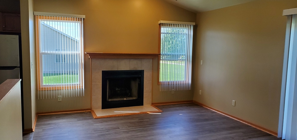 703b Burgess Drive - Photo 3