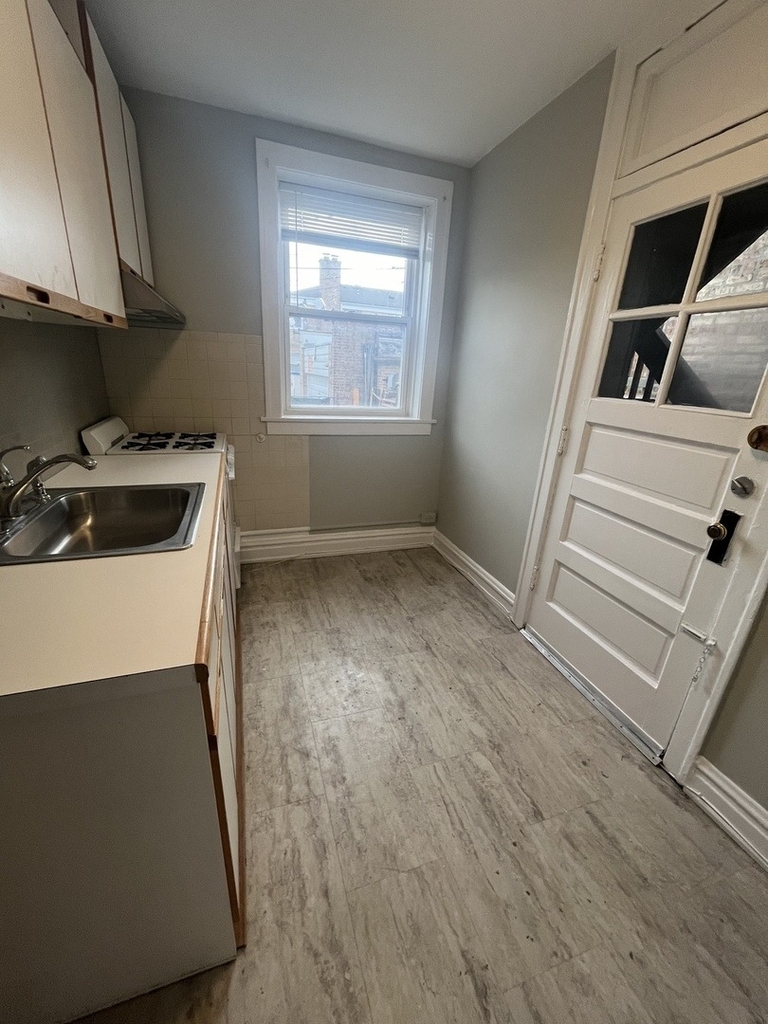 5852 W Higgins Avenue - Photo 10
