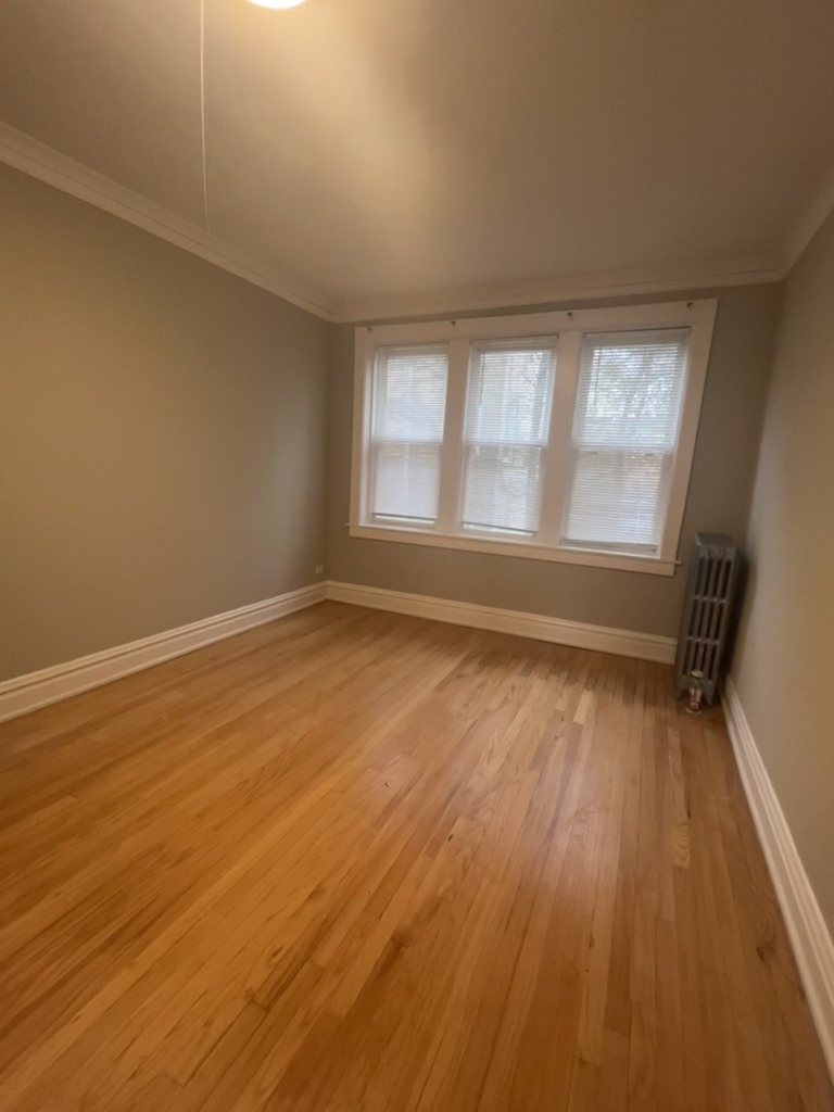 5852 W Higgins Avenue - Photo 2