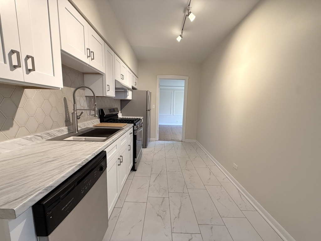 1470 W Winnemac Avenue - Photo 27