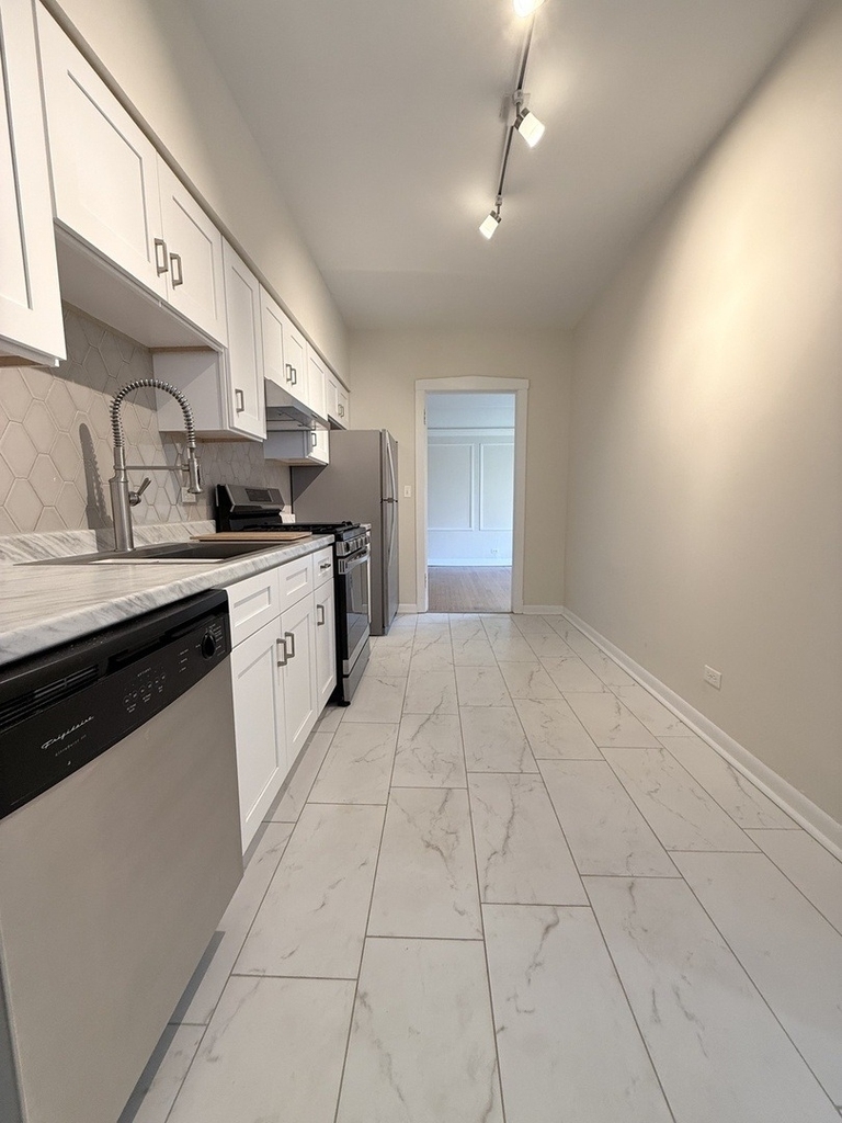1470 W Winnemac Avenue - Photo 25