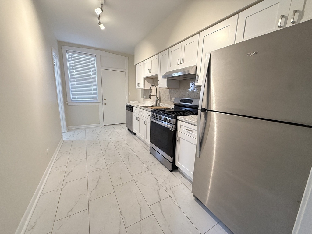 1470 W Winnemac Avenue - Photo 26