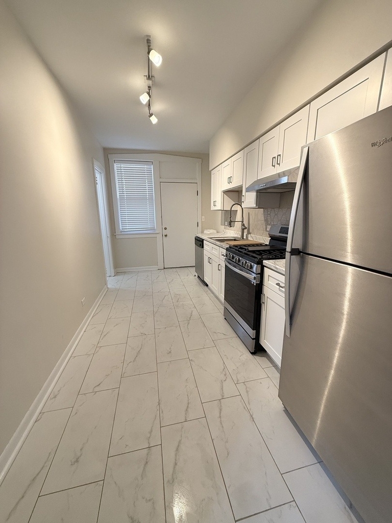 1470 W Winnemac Avenue - Photo 24