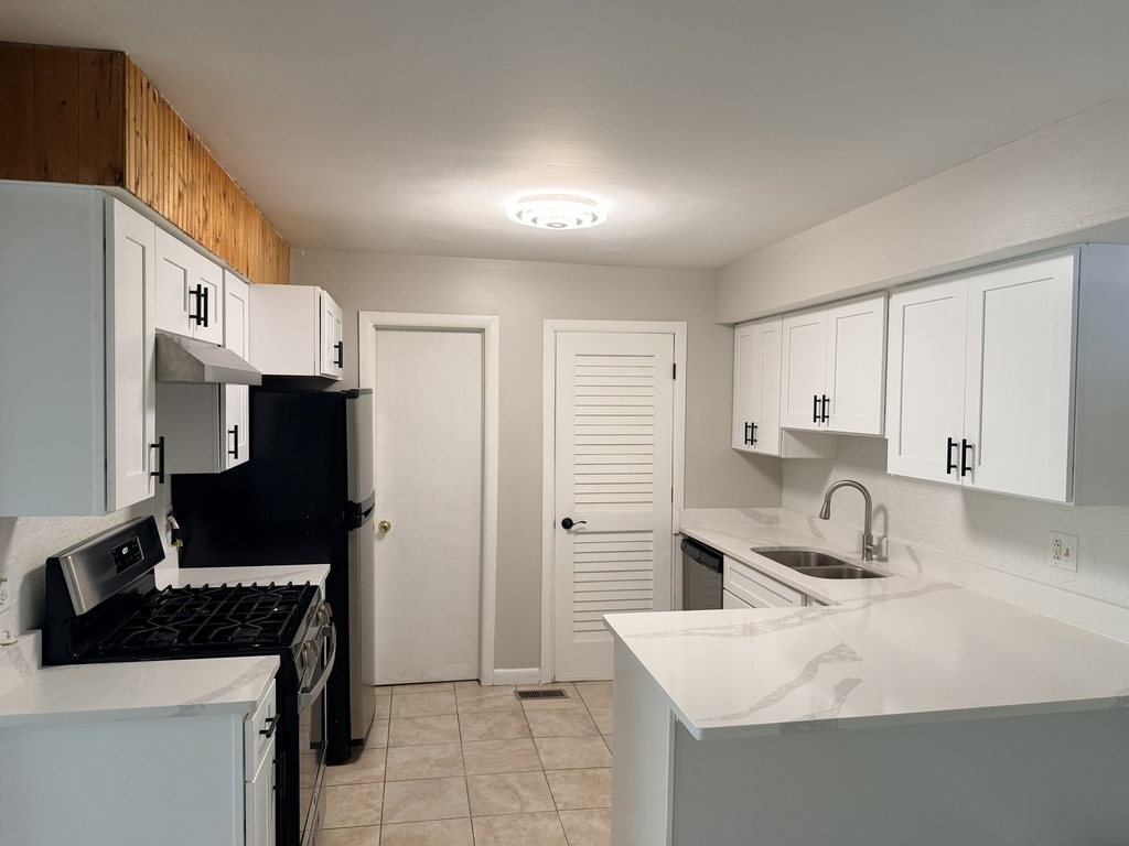 1313 Kingsbury Drive - Photo 1