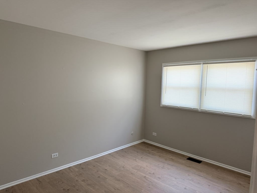 1313 Kingsbury Drive - Photo 9