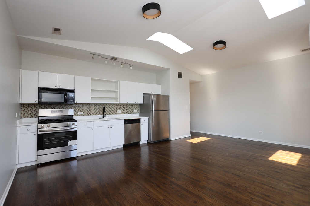 519 S Maplewood Avenue - Photo 2