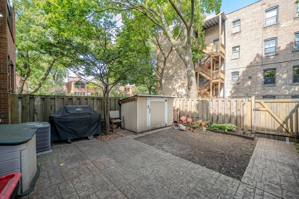 932 E 55th Street - Photo 19