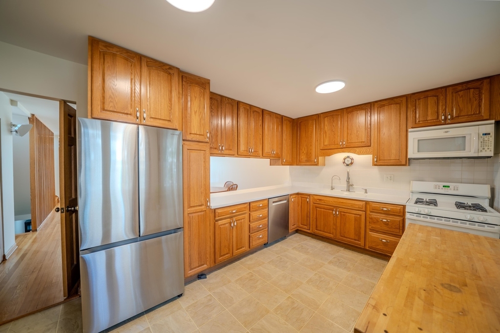 932 E 55th Street - Photo 5