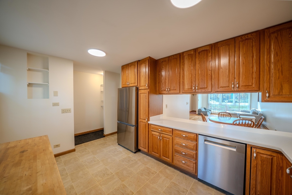 932 E 55th Street - Photo 4