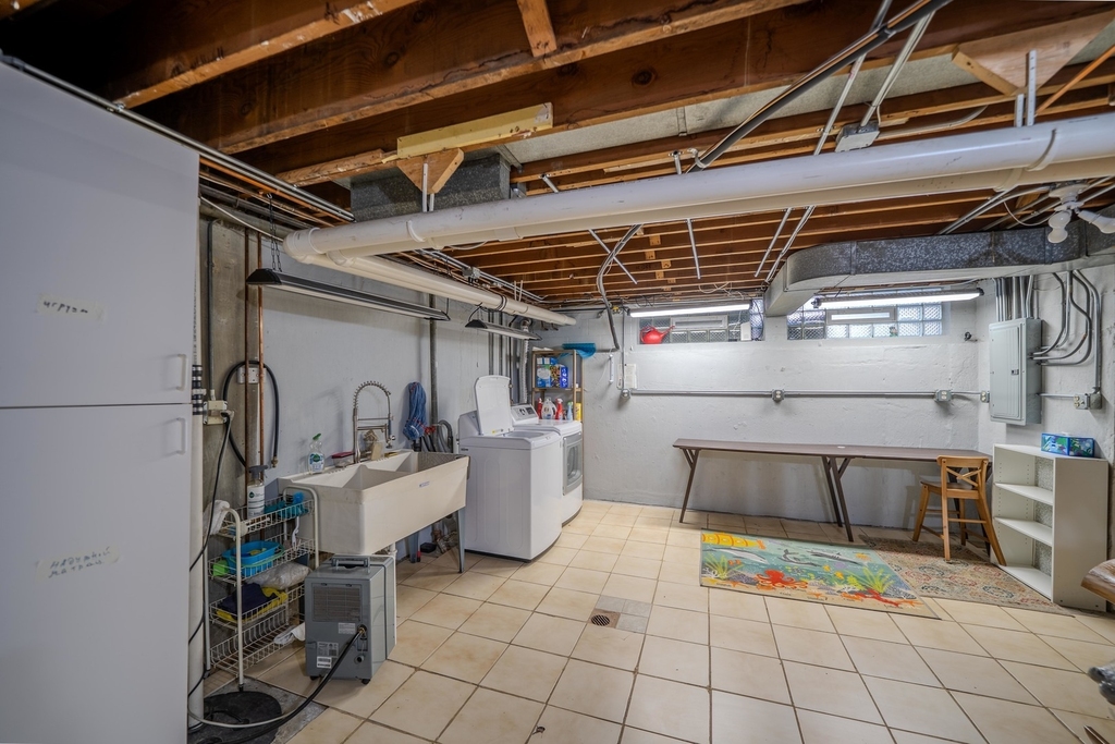 932 E 55th Street - Photo 18
