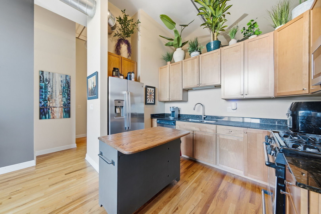 824 W Superior Street - Photo 14