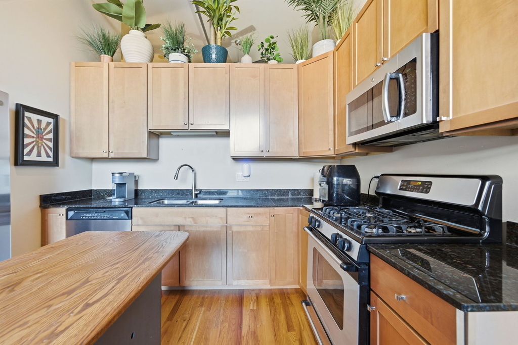 824 W Superior Street - Photo 15