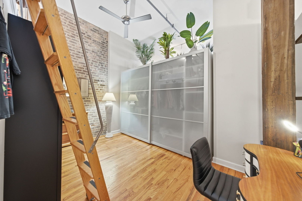 824 W Superior Street - Photo 3