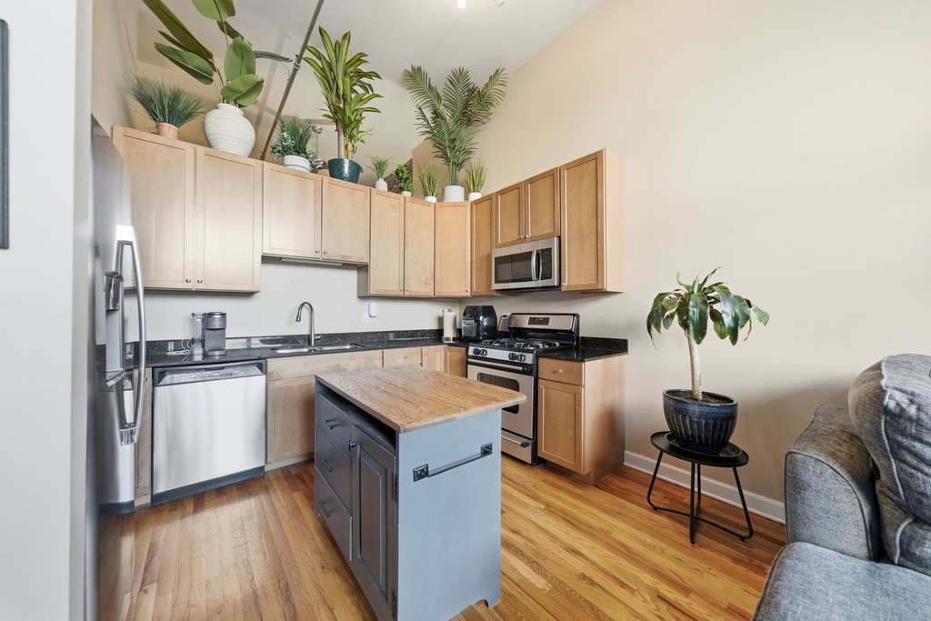 824 W Superior Street - Photo 13