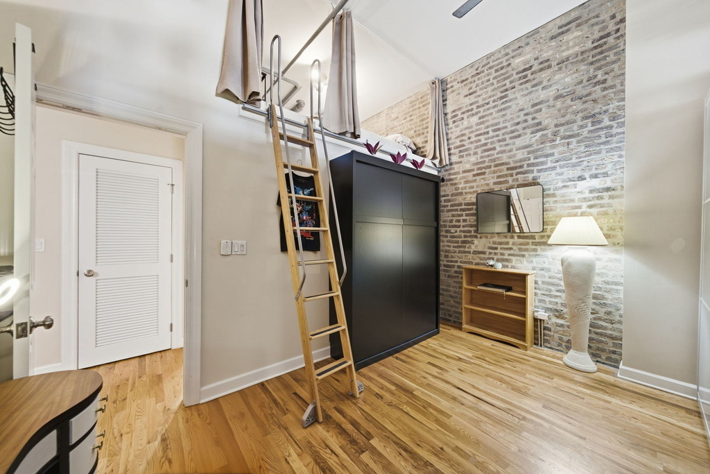 824 W Superior Street - Photo 4