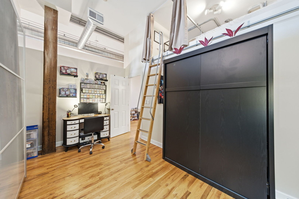 824 W Superior Street - Photo 5