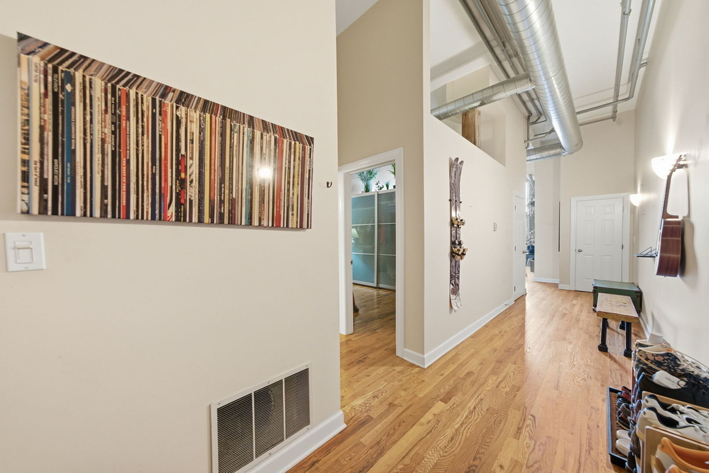 824 W Superior Street - Photo 2