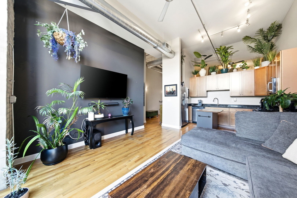 824 W Superior Street - Photo 12