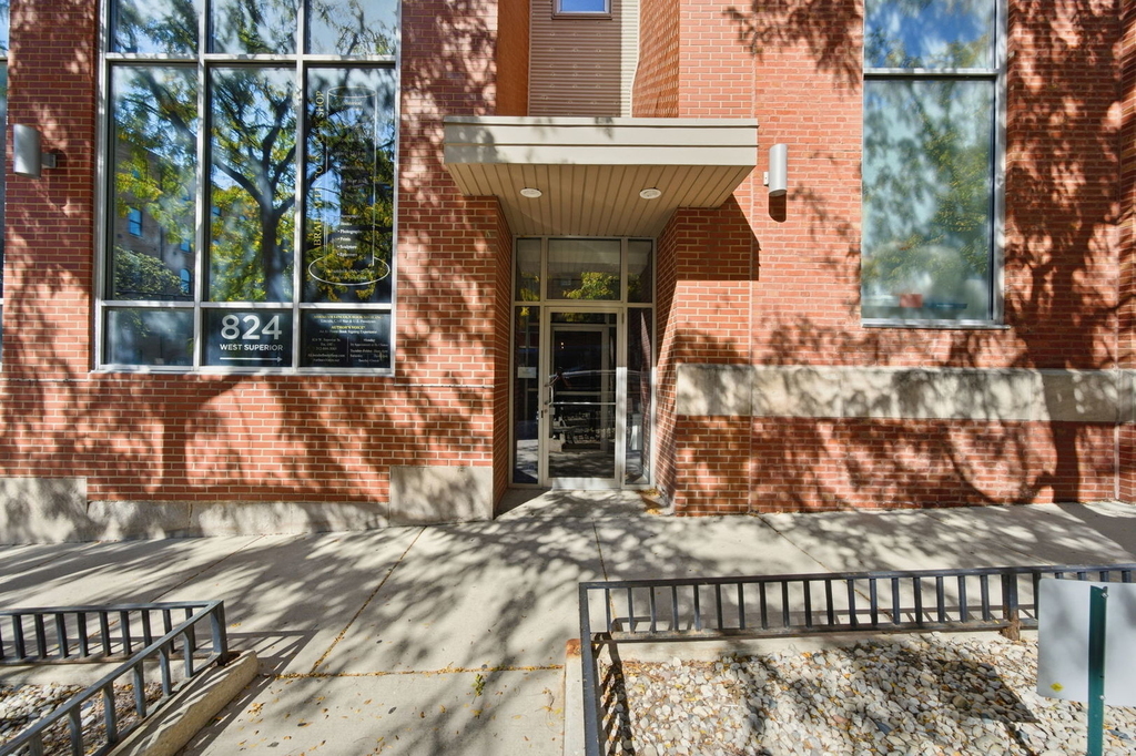 824 W Superior Street - Photo 1